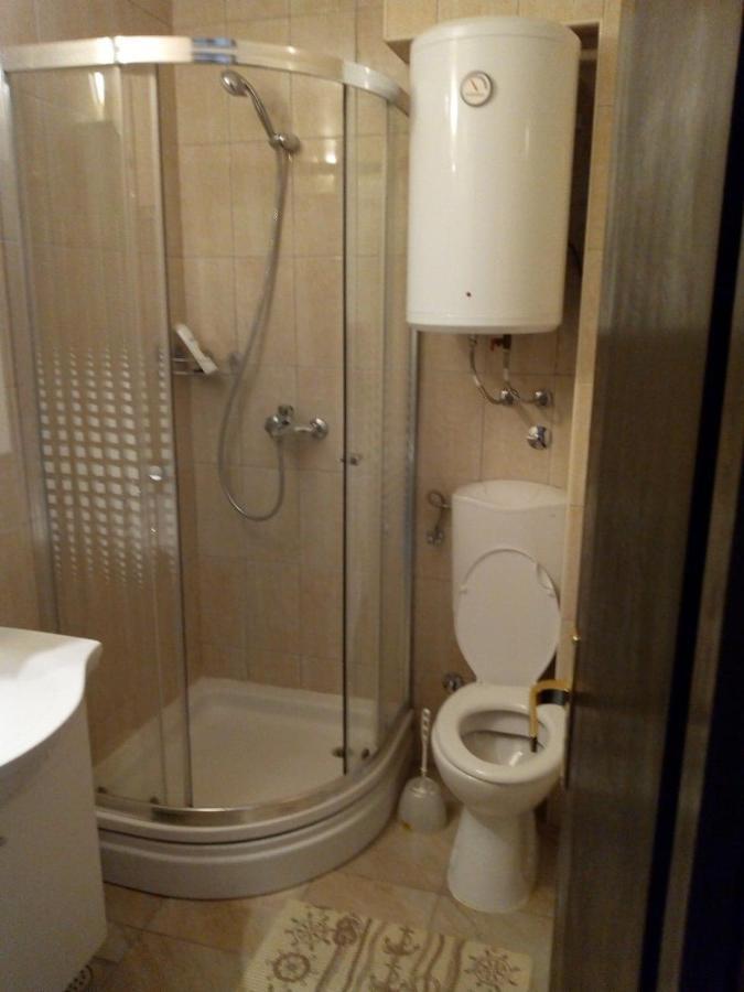 Apartman Leo Necujam Luaran gambar