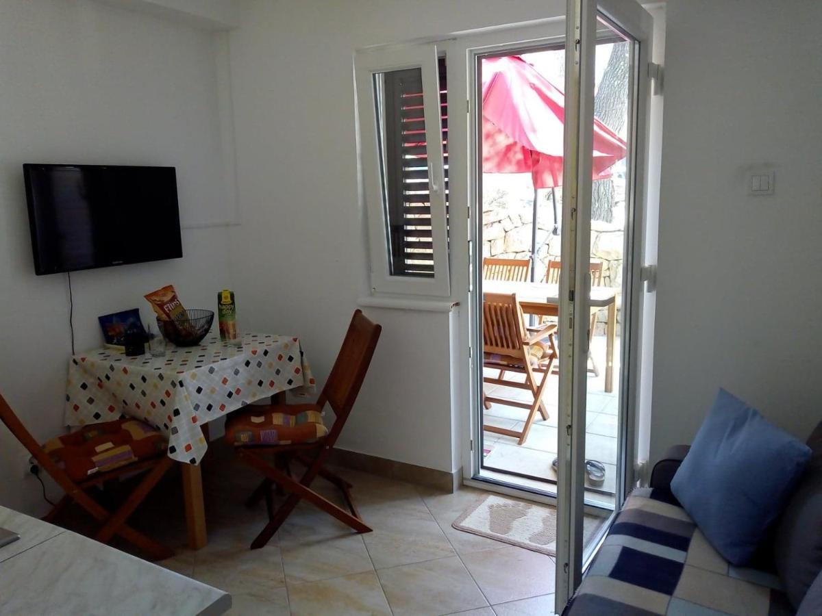 Apartman Leo Necujam Luaran gambar