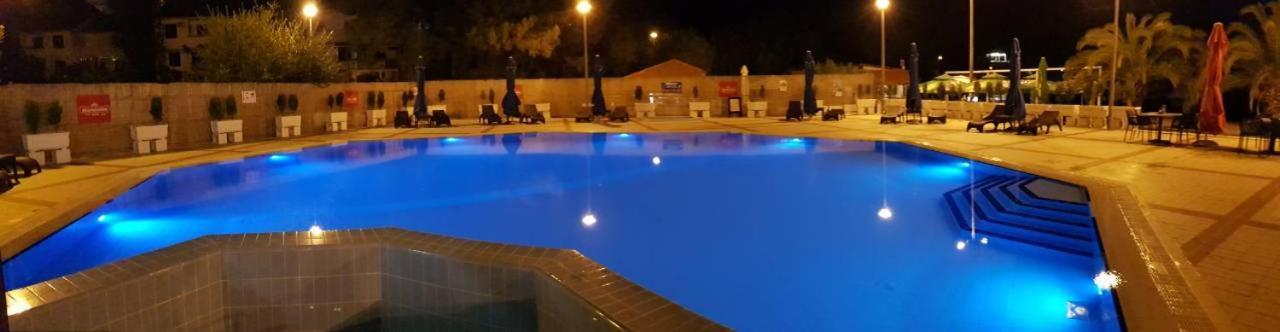Apartman Leo Necujam Luaran gambar